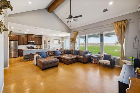 5476 County Road 427 Stockdale TX 78160