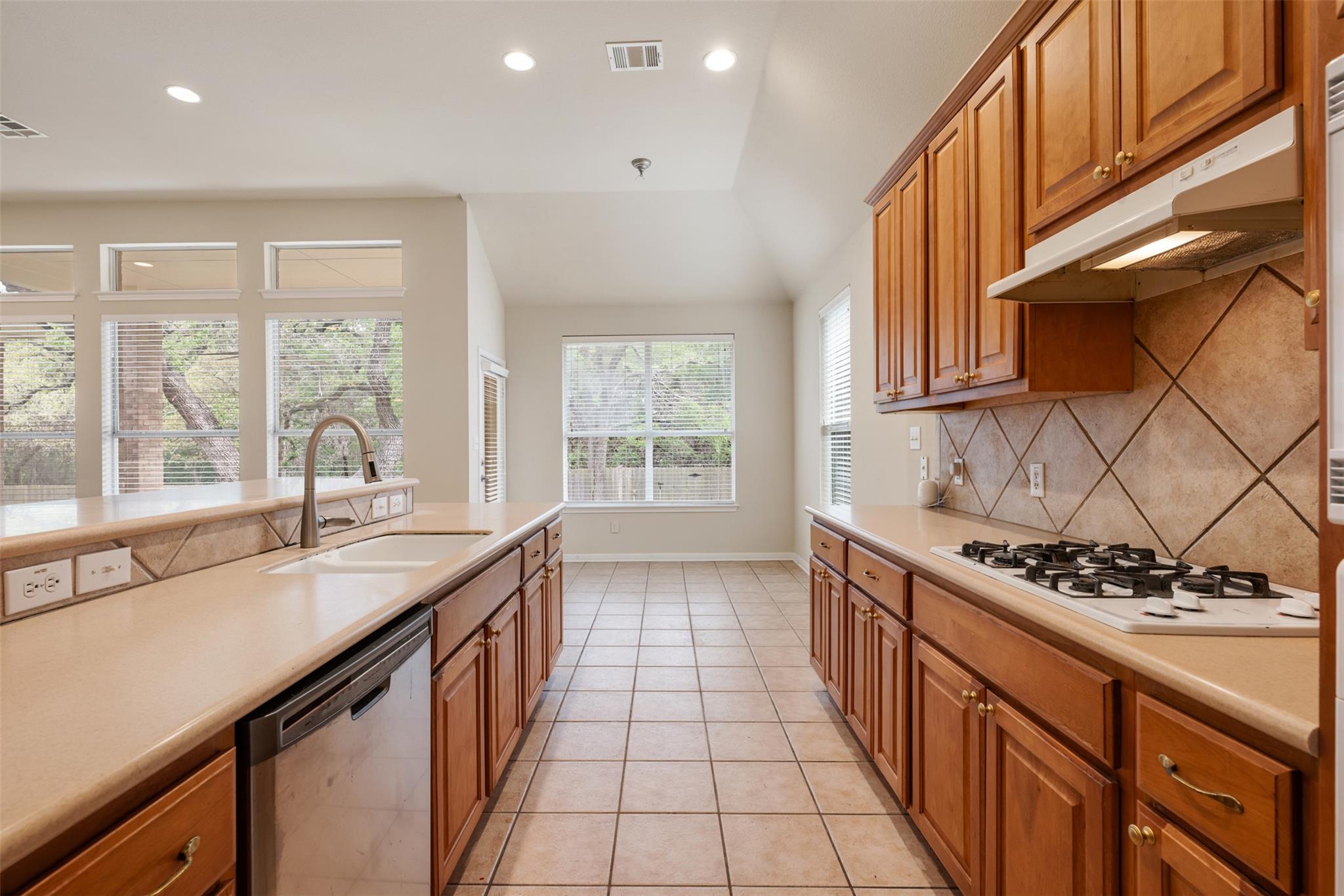 6825 Hansa Loop Austin TX 78739
