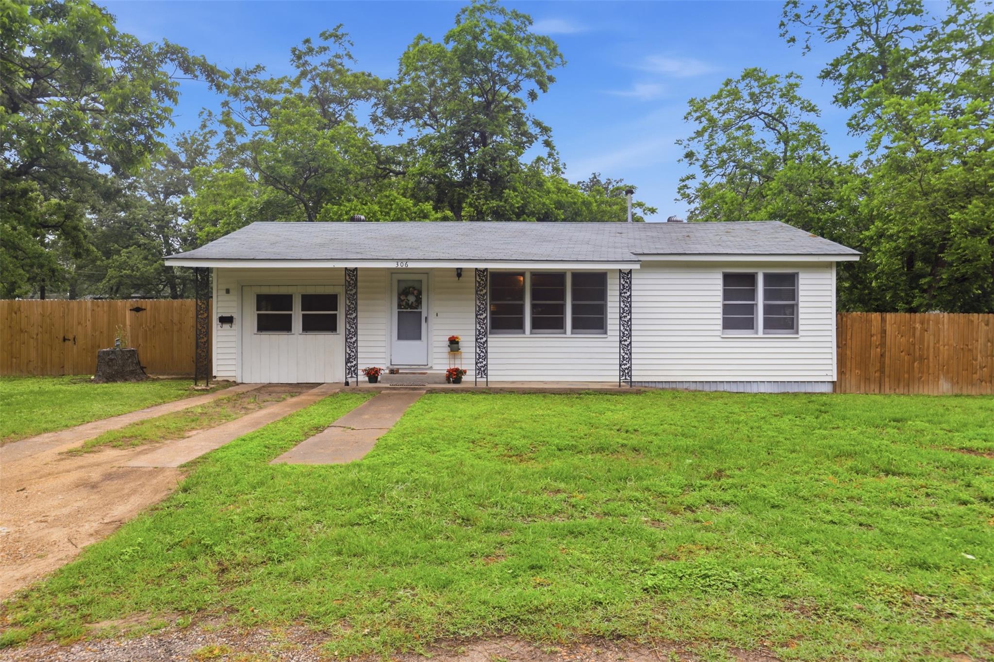 306 Erie Avenue Rockdale TX 76567
