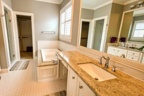 1021 Wakefield Drive Houston TX 77018