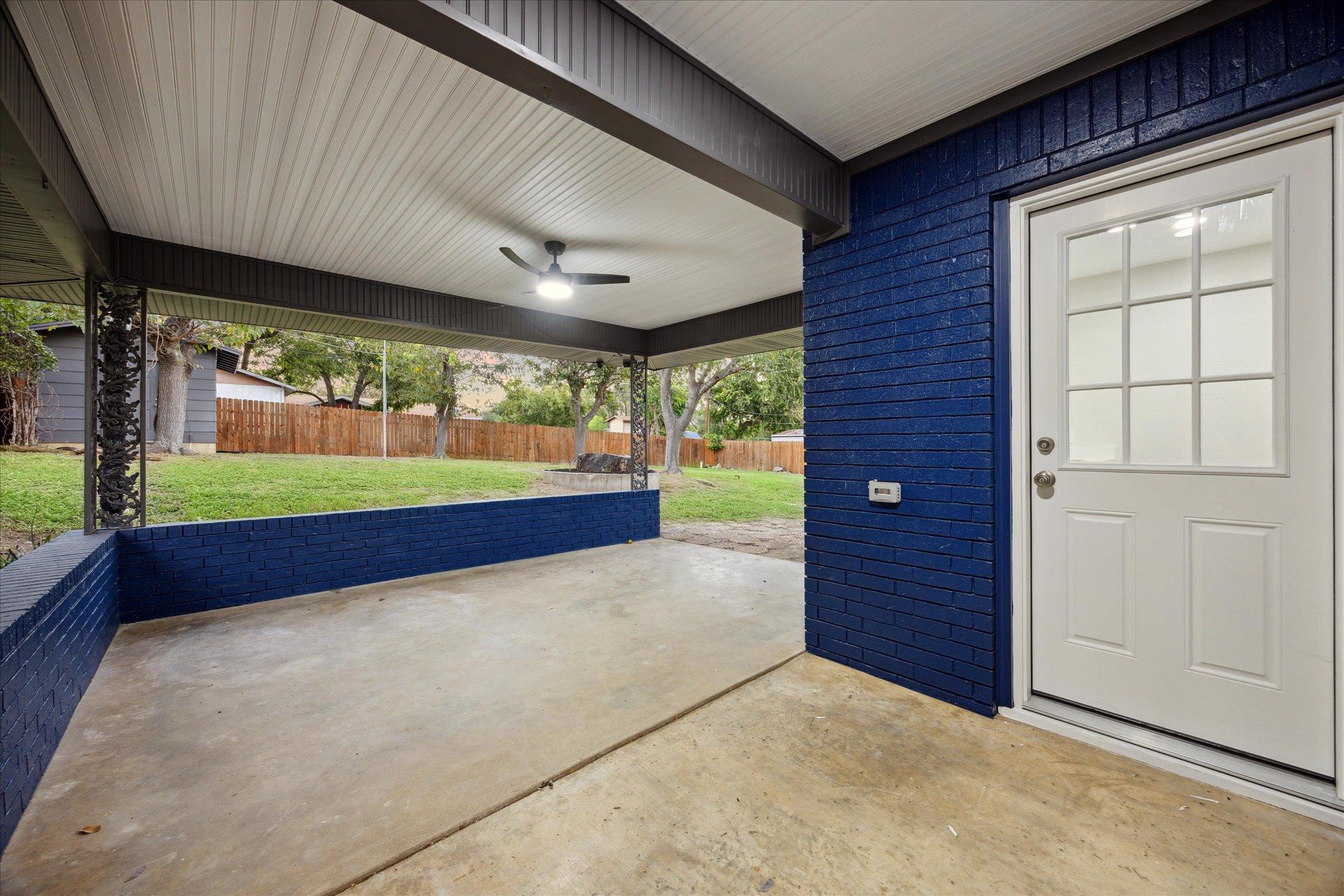 1305 W 1st Street Lampasas TX 76550