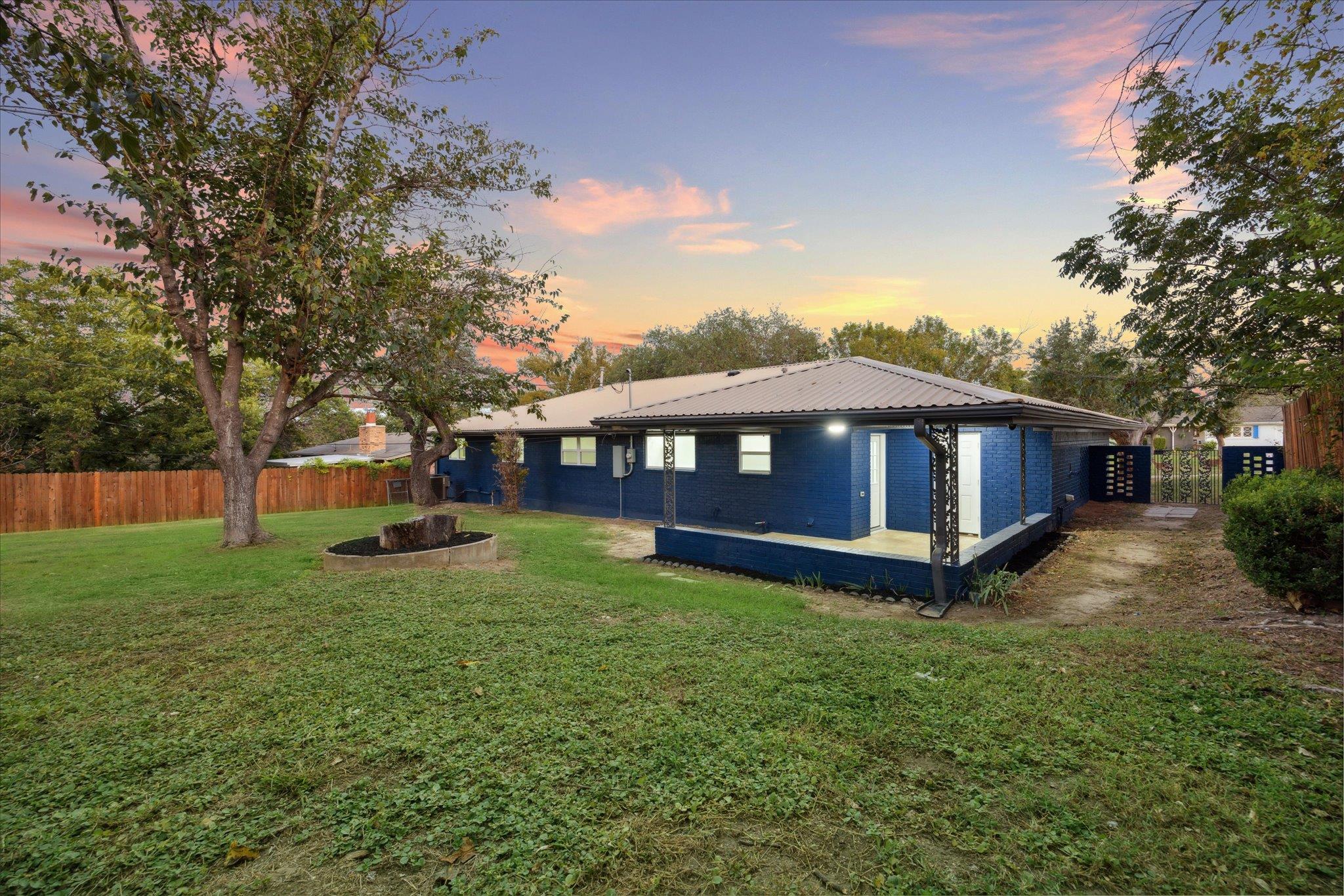 1305 W 1st Street Lampasas TX 76550