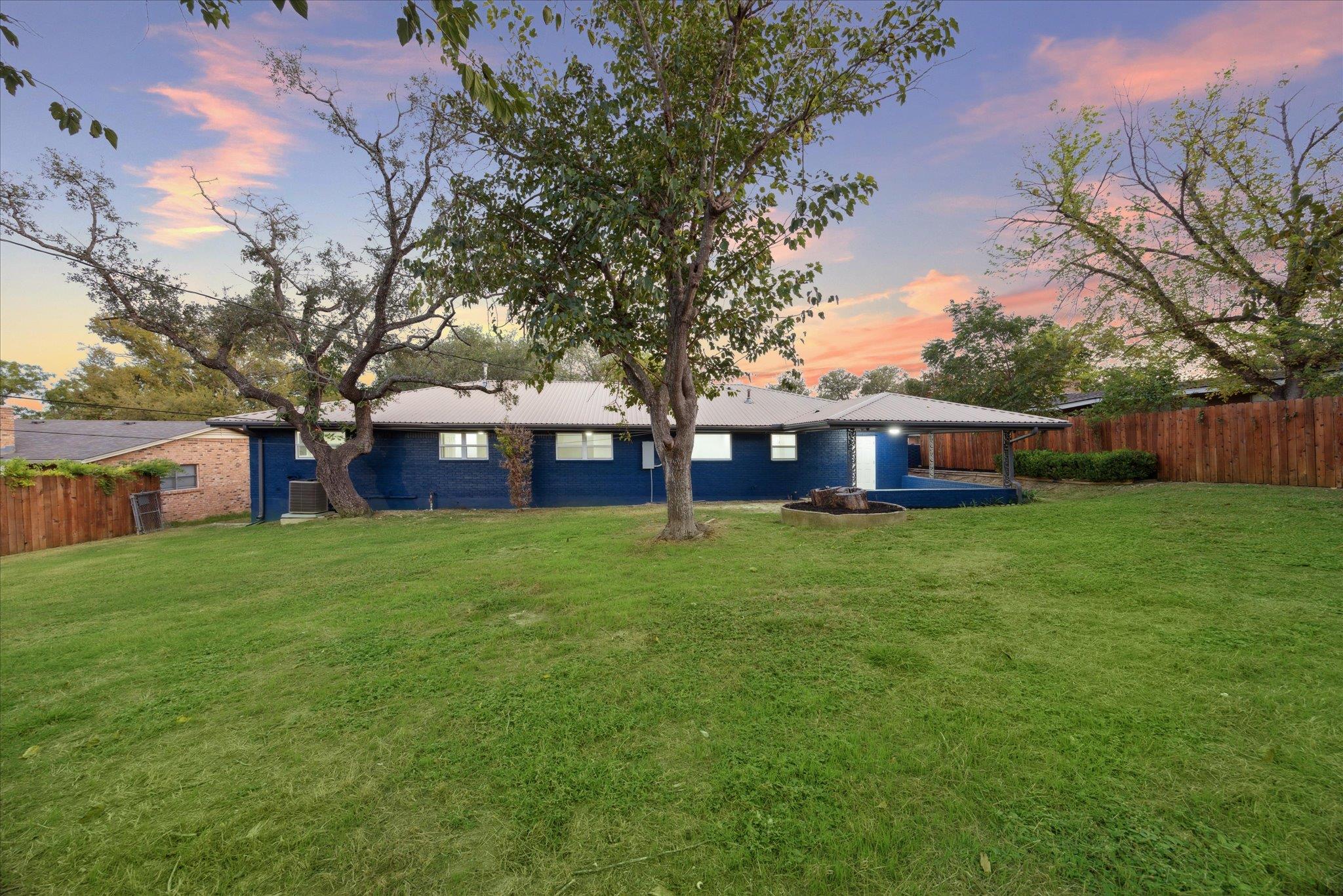 1305 W 1st Street Lampasas TX 76550