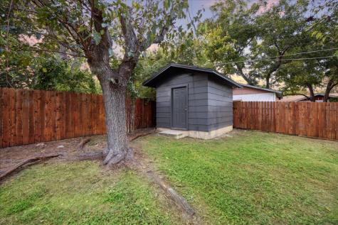 1305 W 1st Street Lampasas TX 76550