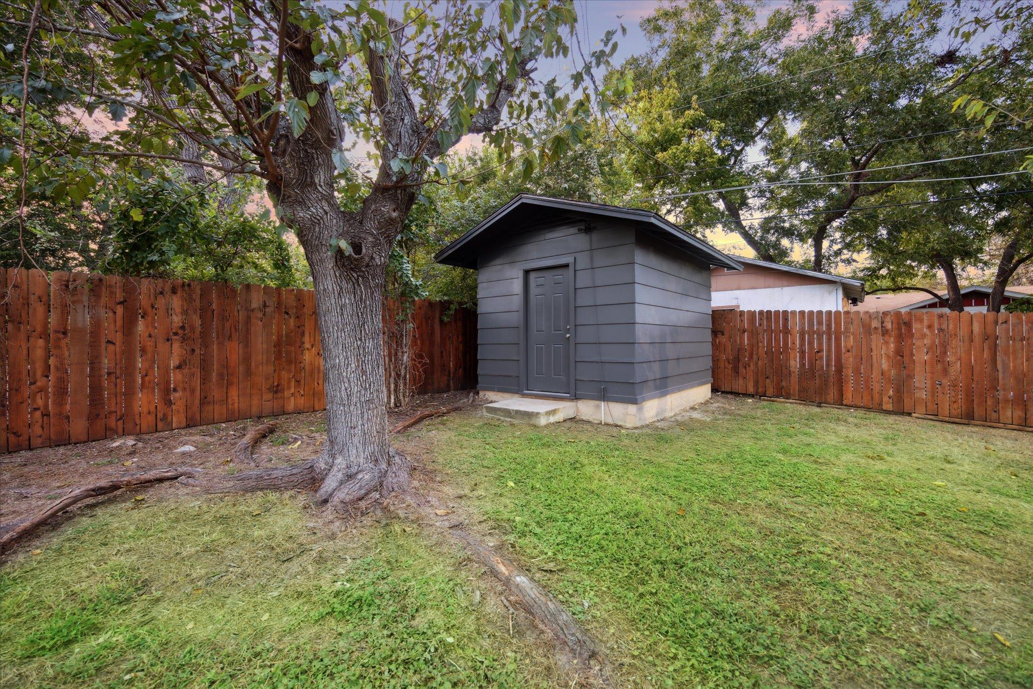 1305 W 1st Street Lampasas TX 76550