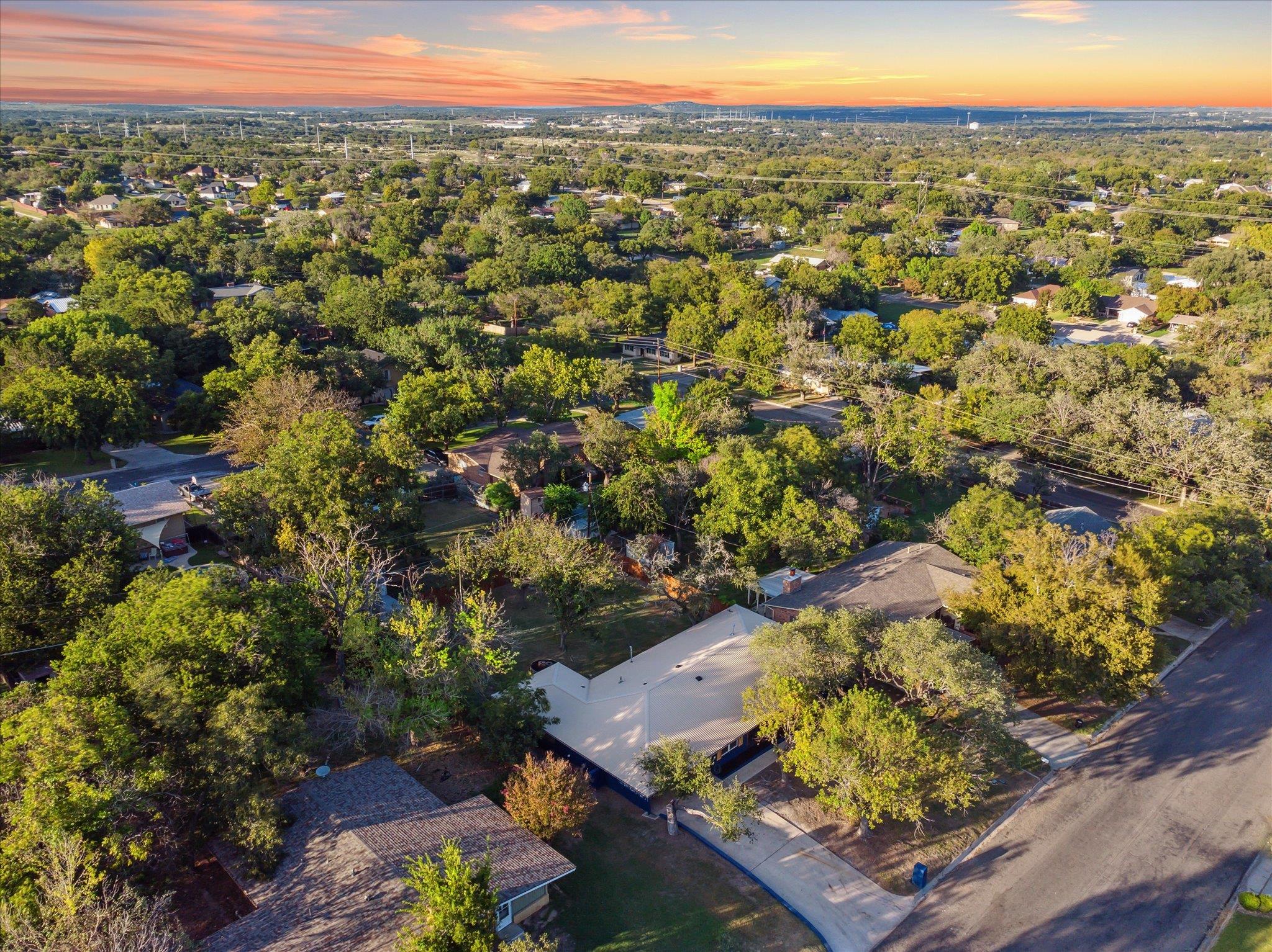 1305 W 1st Street Lampasas TX 76550