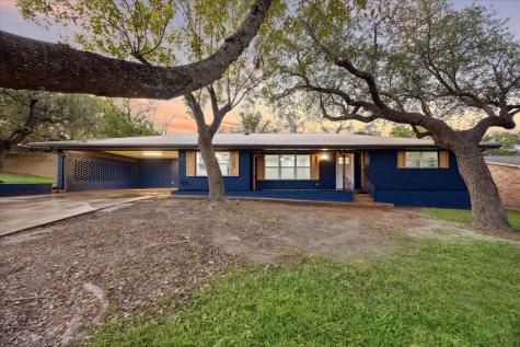 1305 W 1st Street Lampasas TX 76550
