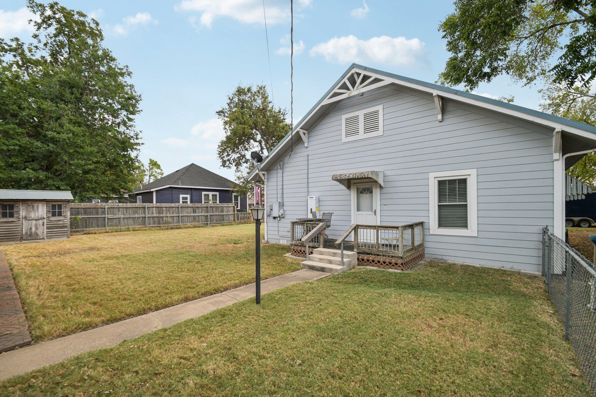 611 N Main Street Elgin TX 78621