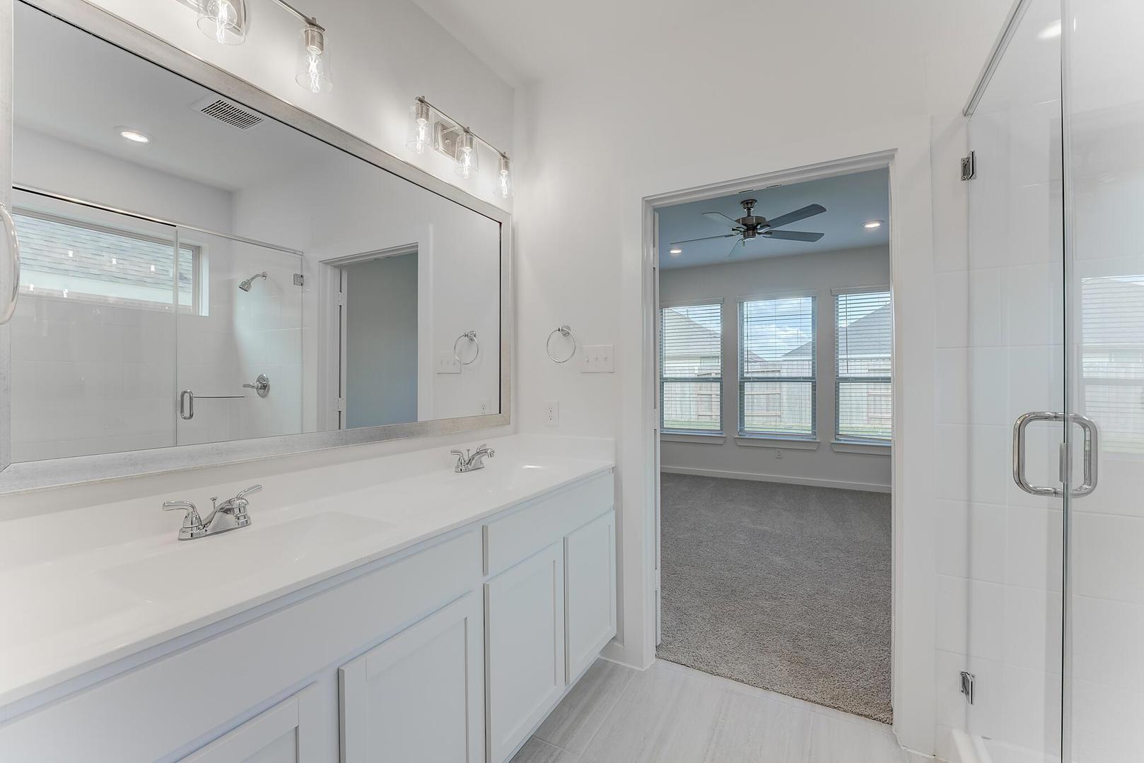 140 Bloomington Loop Hutto TX 78634
