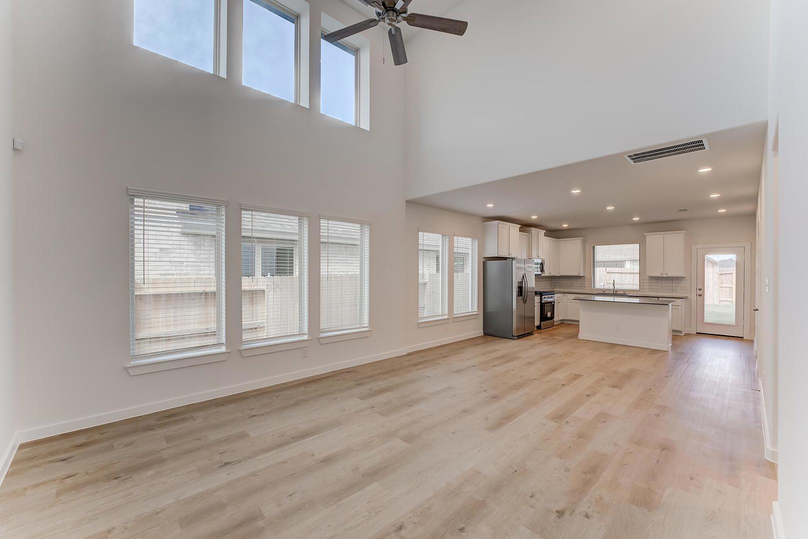 140 Bloomington Loop Hutto TX 78634