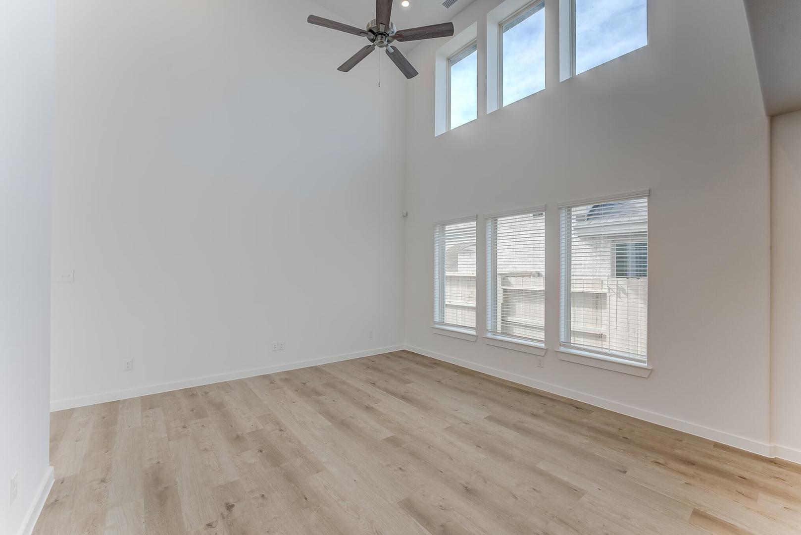 140 Bloomington Loop Hutto TX 78634