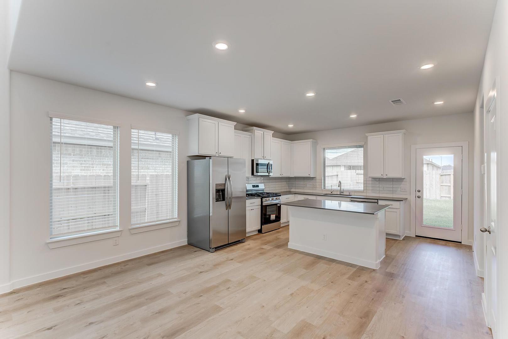 140 Bloomington Loop Hutto TX 78634