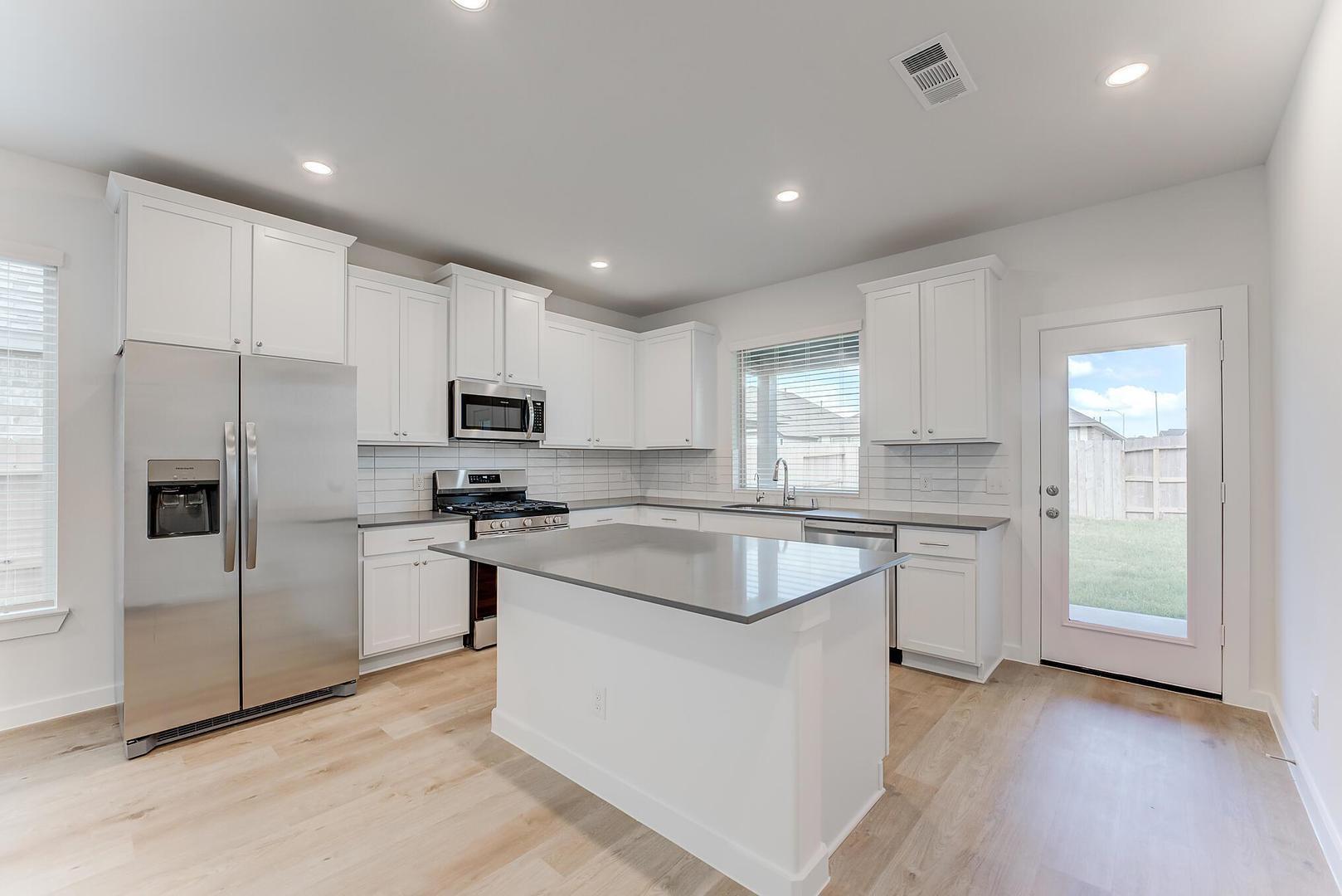 140 Bloomington Loop Hutto TX 78634