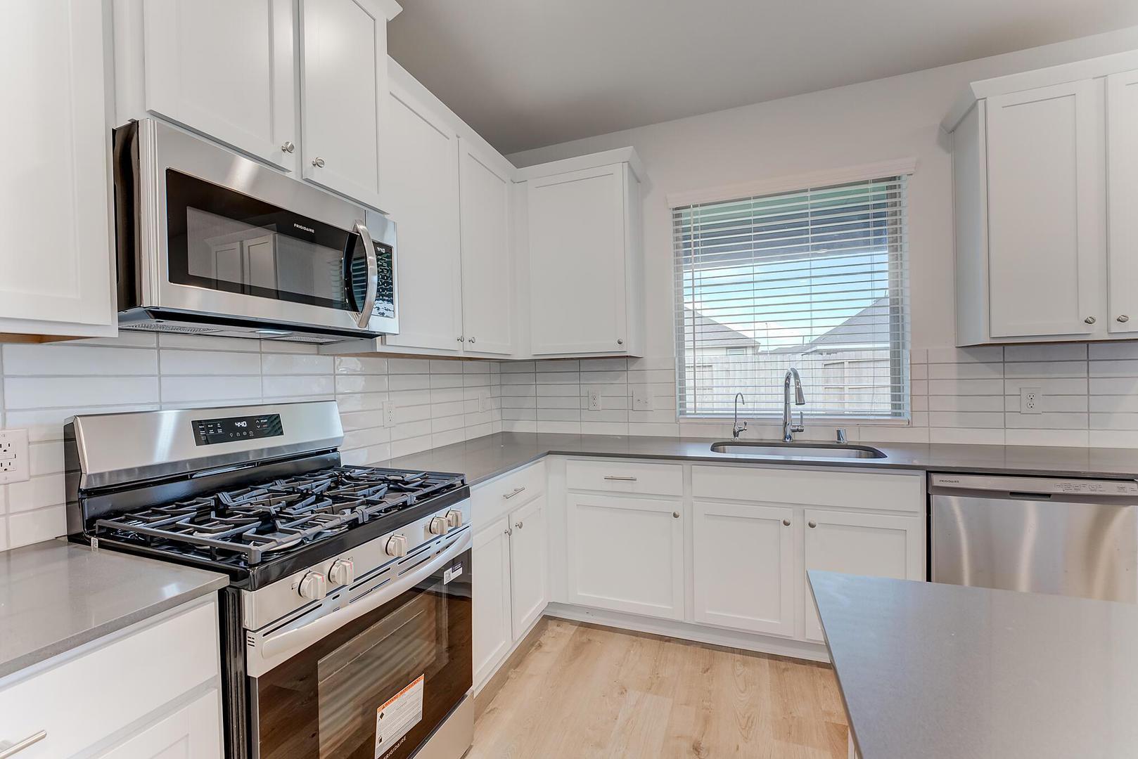 140 Bloomington Loop Hutto TX 78634