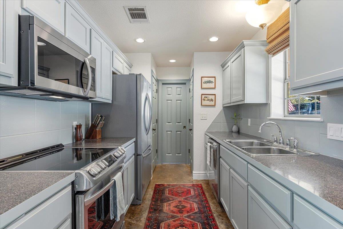 10605 Lake Beach Drive Dripping Springs TX 78620