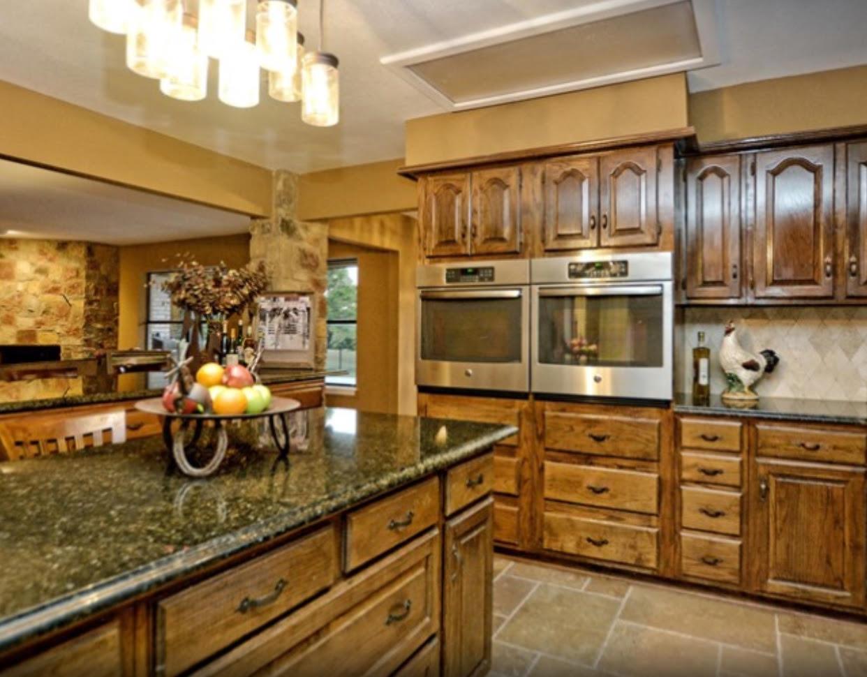 1005 Colorado Street Smithville TX 78957