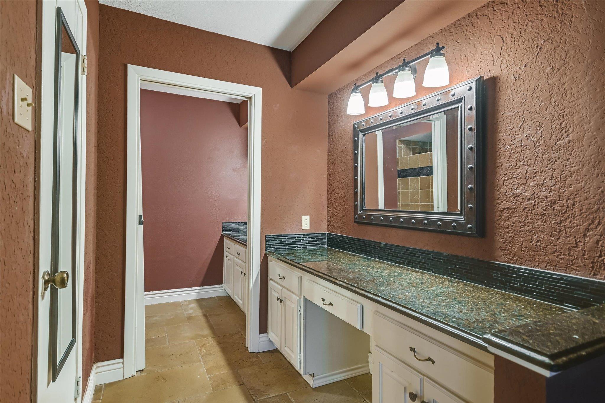 1005 Colorado Street Smithville TX 78957