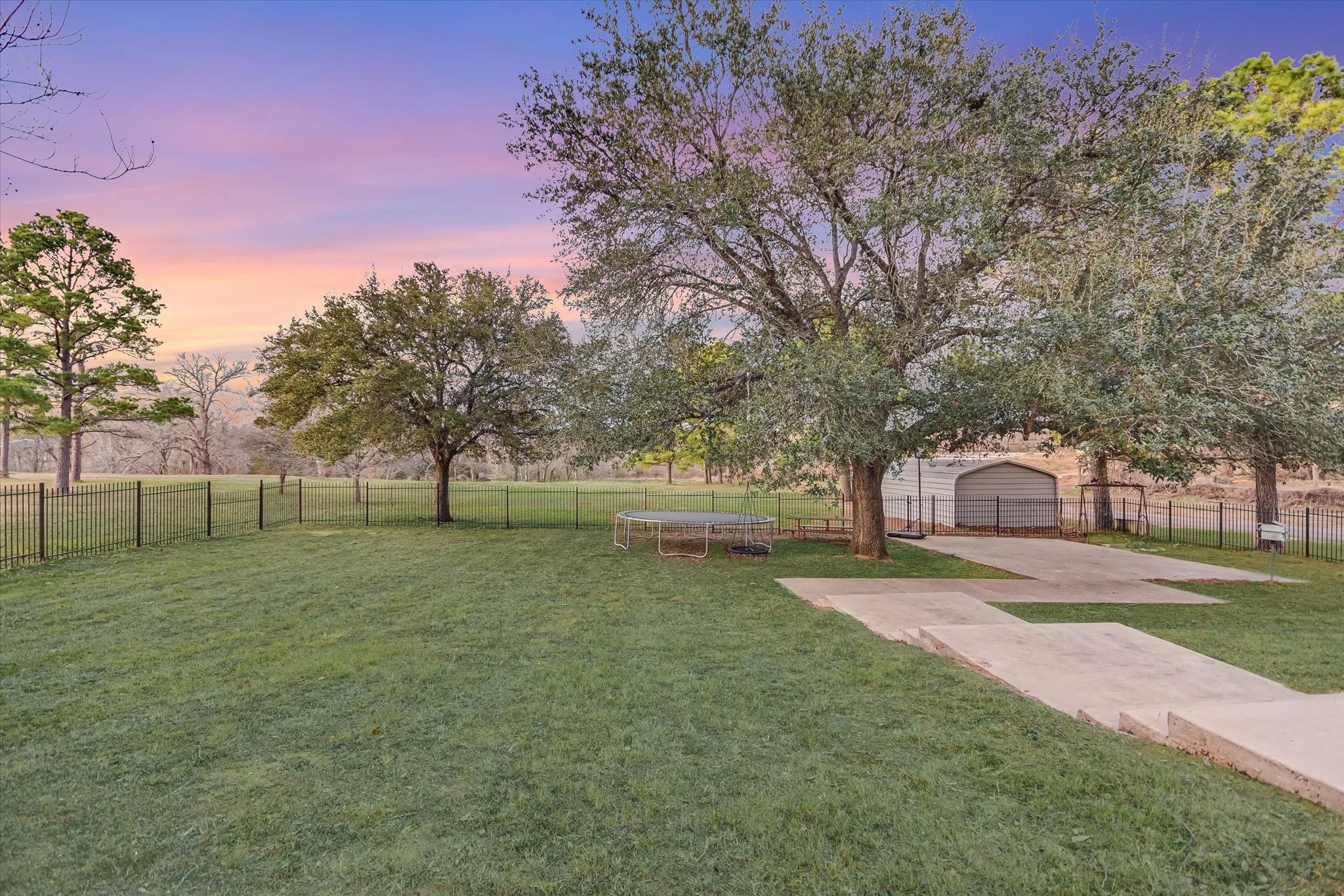 1005 Colorado Street Smithville TX 78957
