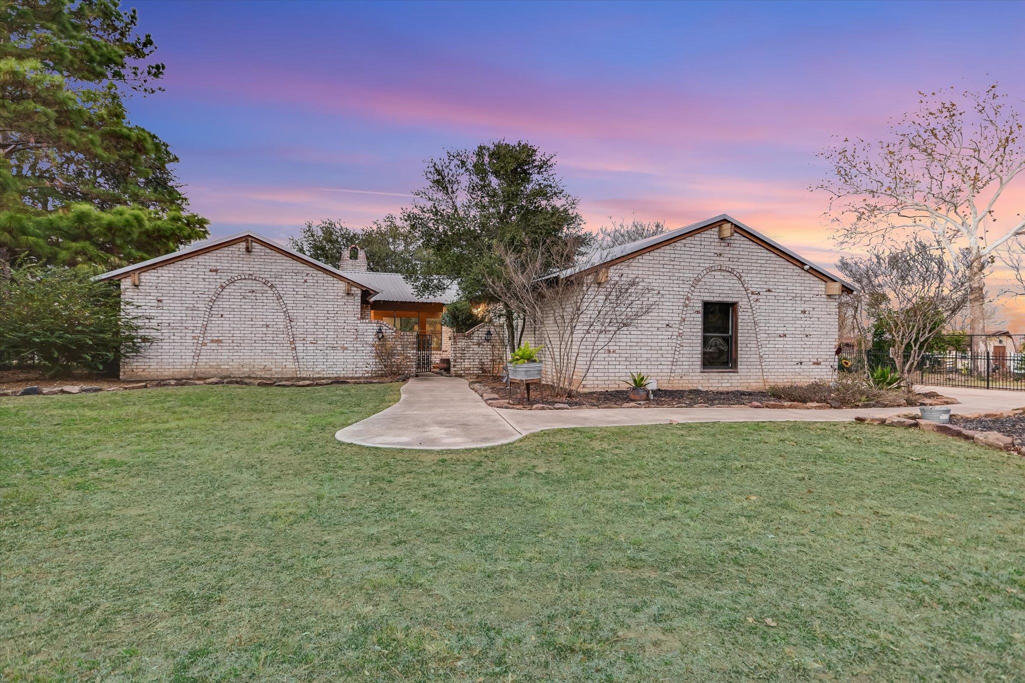 1005 Colorado Street Smithville TX 78957