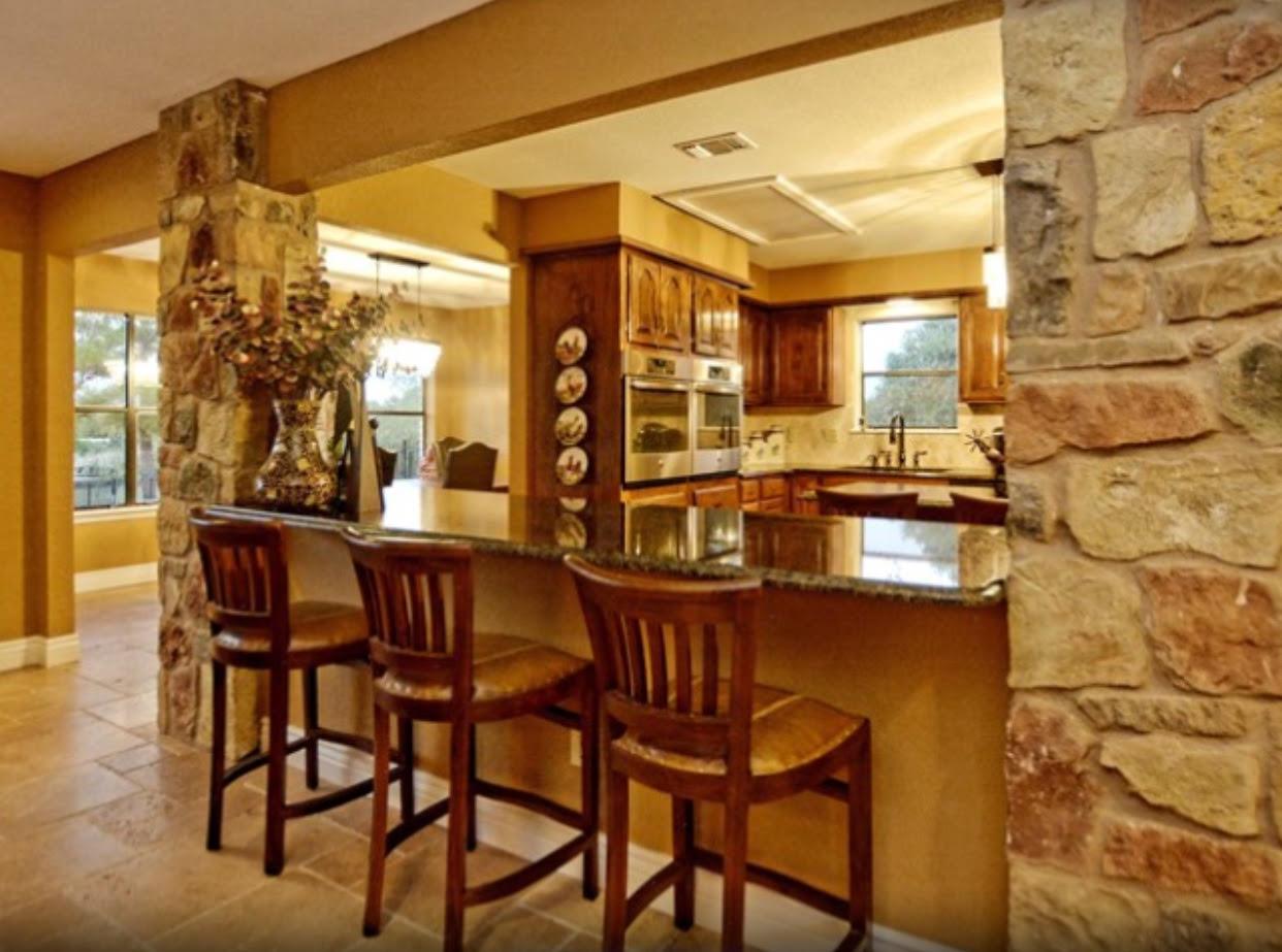 1005 Colorado Street Smithville TX 78957