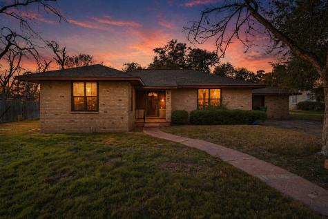 927 E Walnut Street La Grange TX 78945