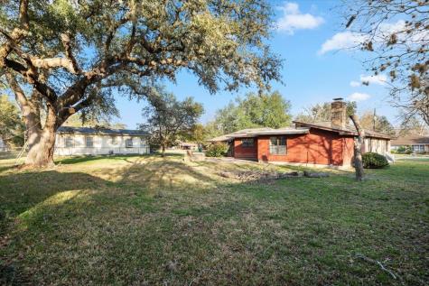 927 E Walnut Street La Grange TX 78945