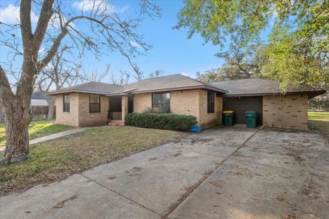 927 E Walnut Street La Grange TX 78945