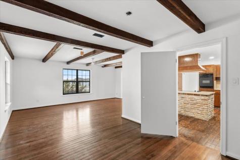 927 E Walnut Street La Grange TX 78945