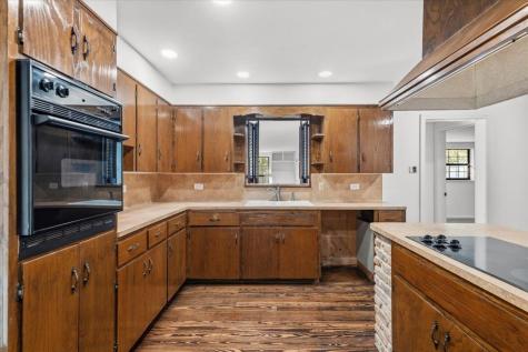 927 E Walnut Street La Grange TX 78945