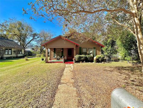 405 Mills Street Smithville TX 78957