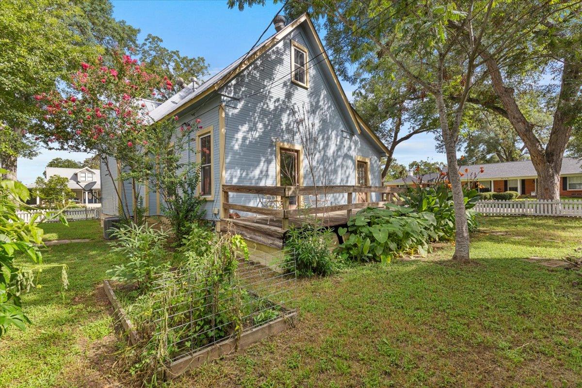 710 Gresham Street Smithville TX 78957