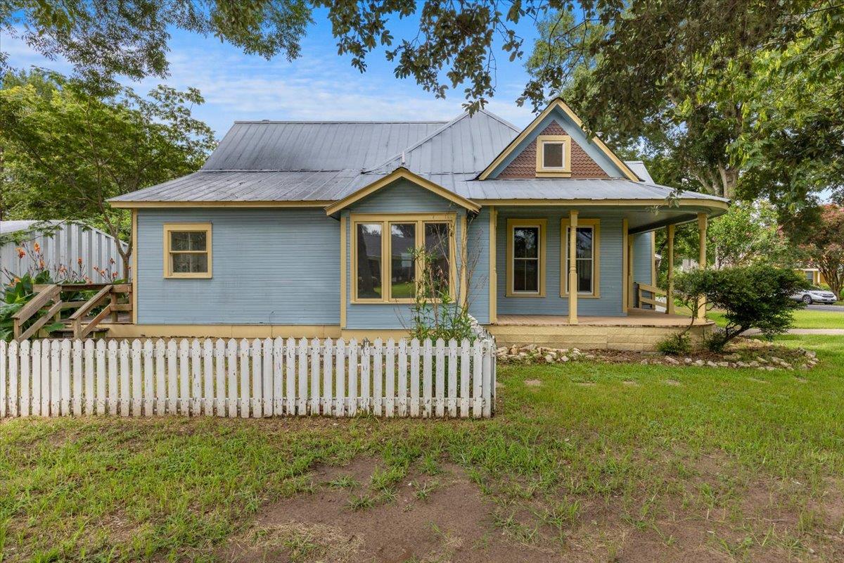710 Gresham Street Smithville TX 78957