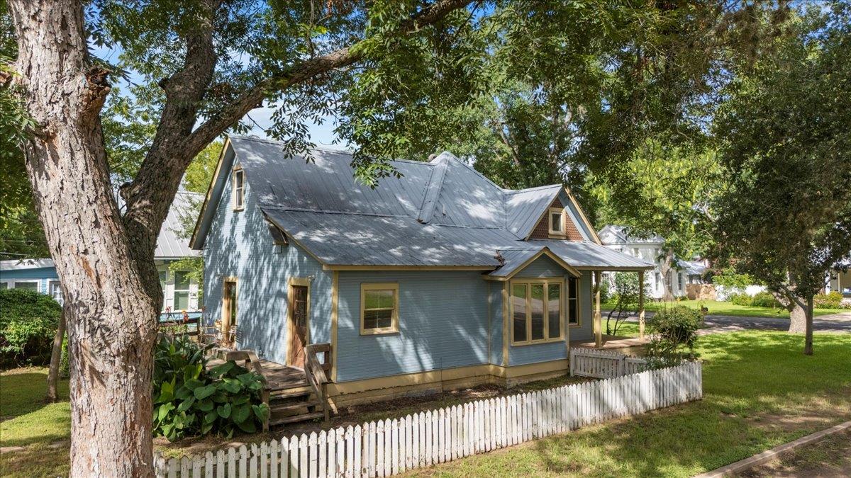 710 Gresham Street Smithville TX 78957