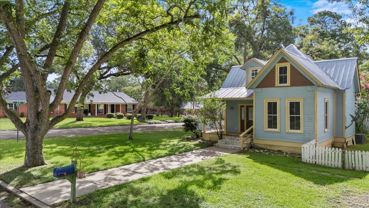 710 Gresham Street Smithville TX 78957