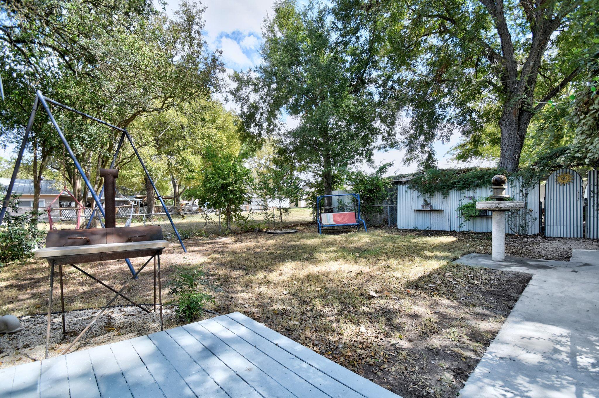 717 S Laurel Avenue Luling TX 78648