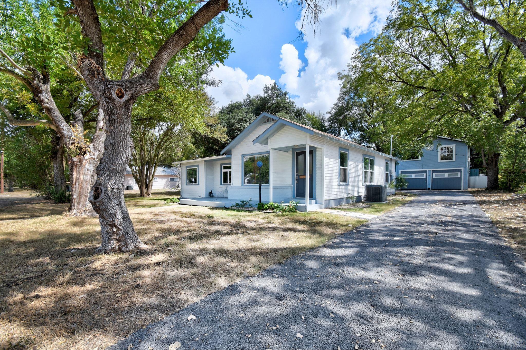 717 S Laurel Avenue Luling TX 78648