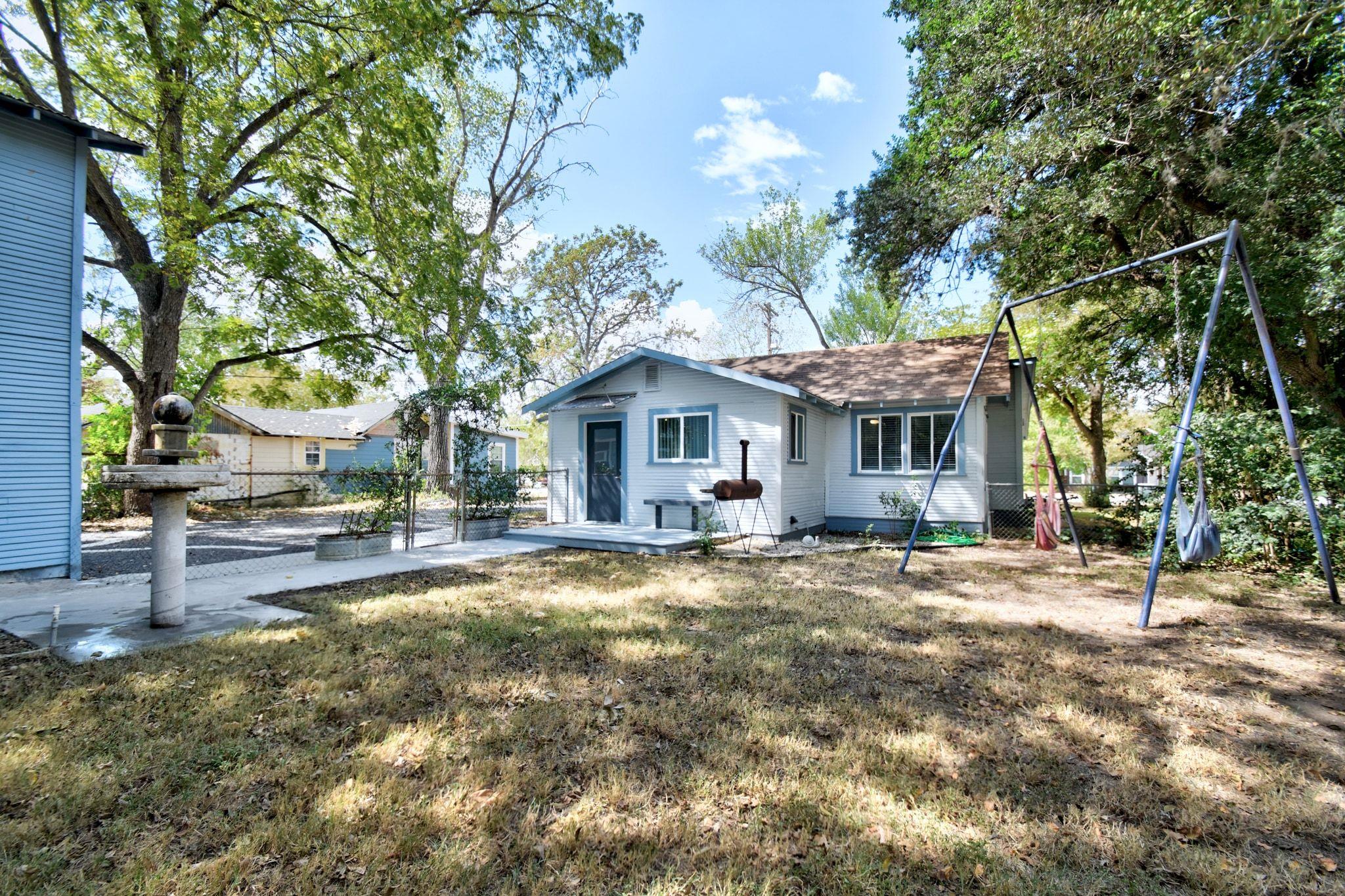 717 S Laurel Avenue Luling TX 78648