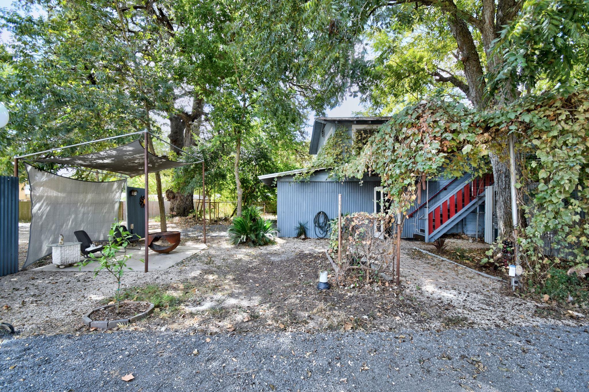 717 S Laurel Avenue Luling TX 78648
