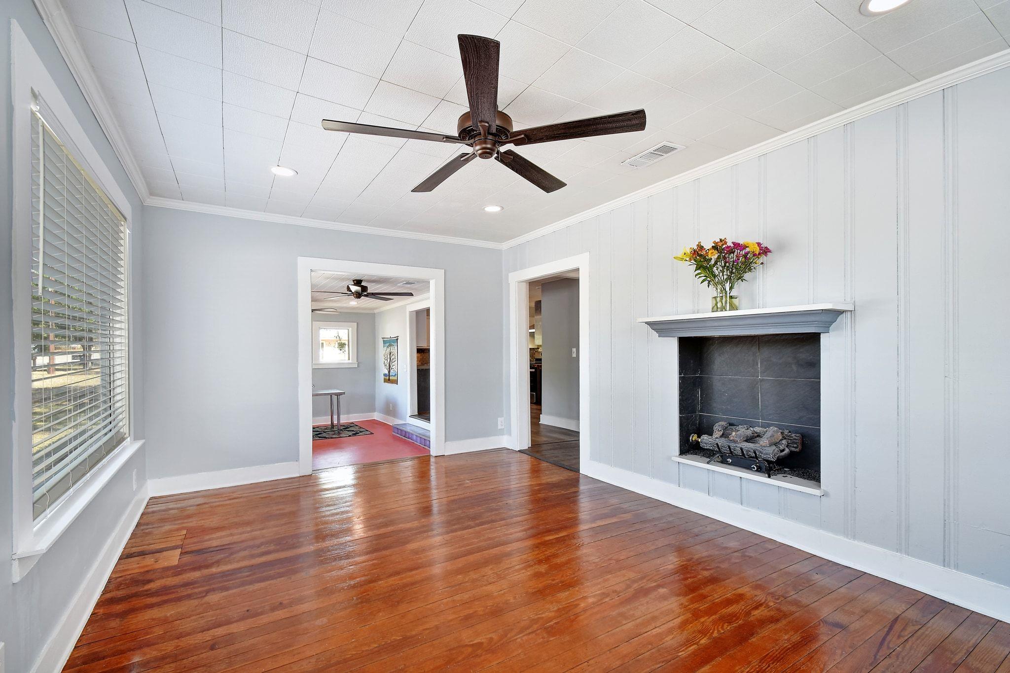717 S Laurel Avenue Luling TX 78648