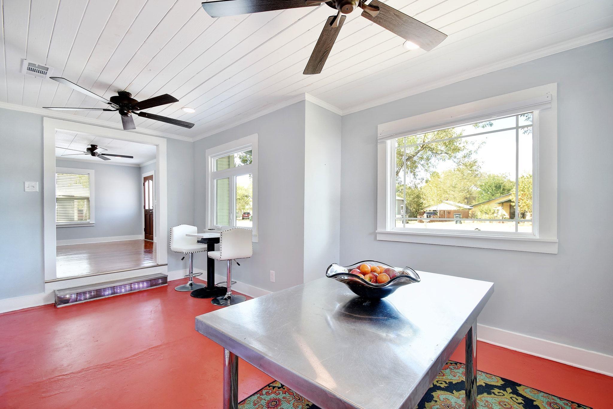 717 S Laurel Avenue Luling TX 78648