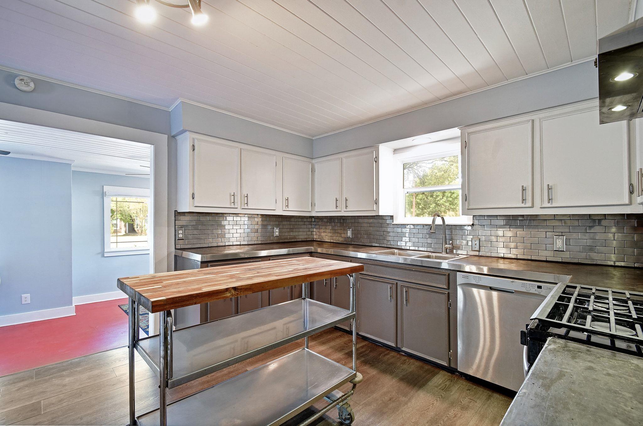 717 S Laurel Avenue Luling TX 78648