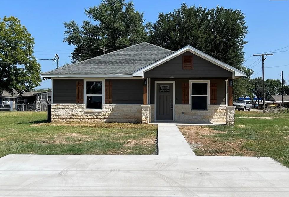 709 W Evans Street Hearne TX 77859