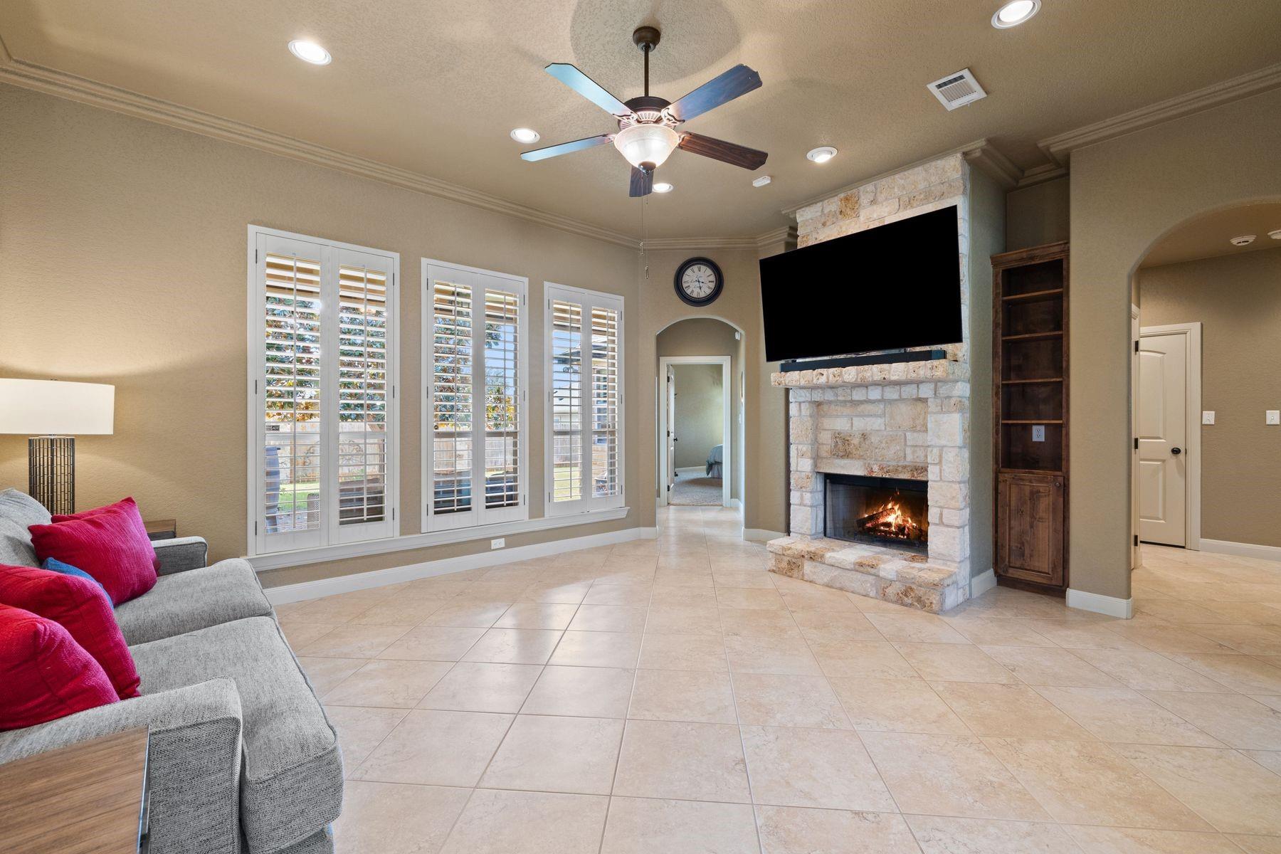 115 W Bluebriar Drive Marble Falls TX 78654