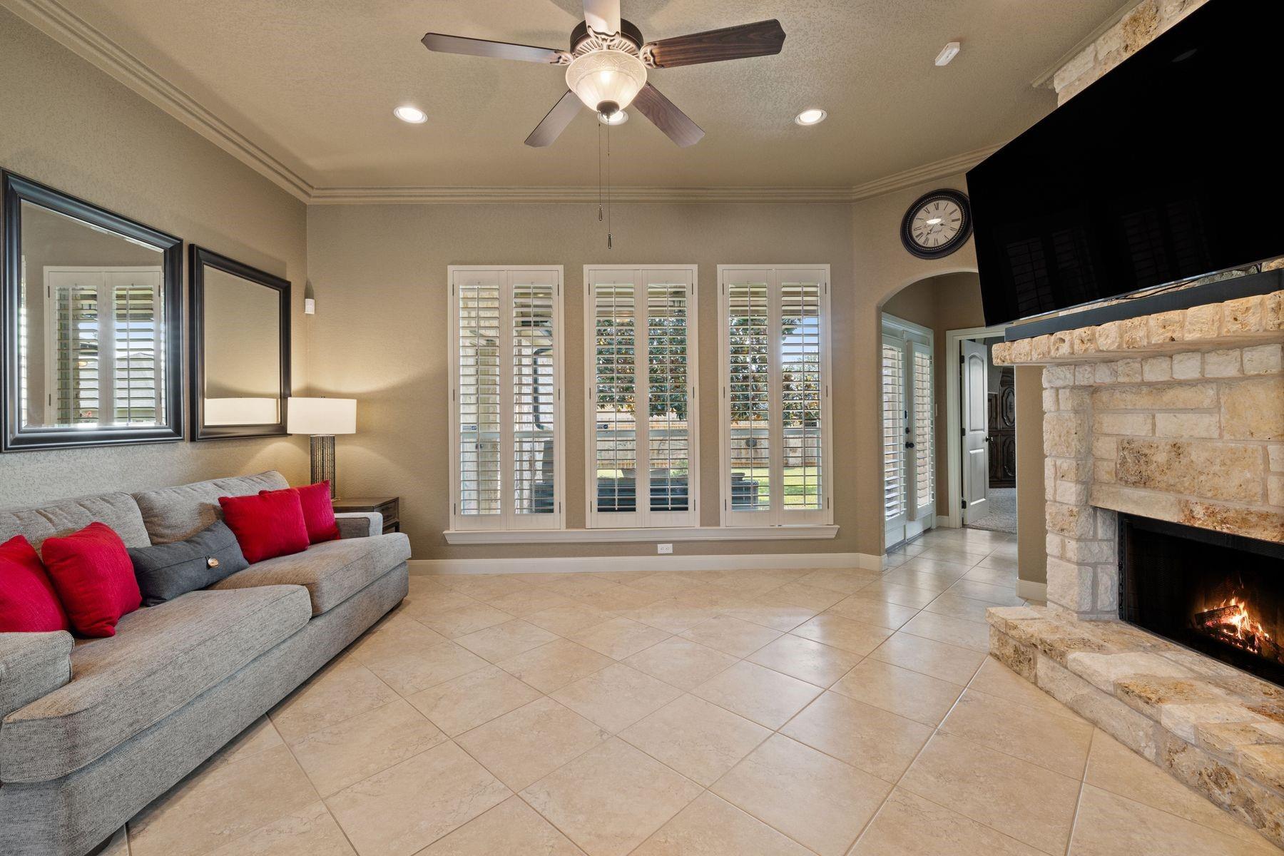115 W Bluebriar Drive Marble Falls TX 78654