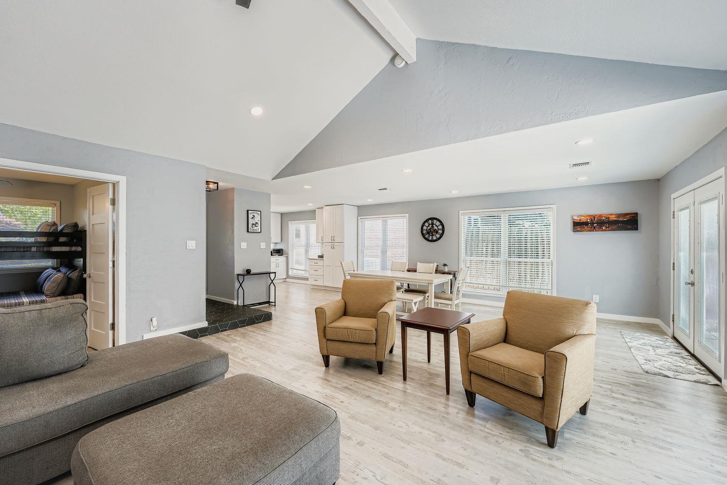 1121 Stoneoak Lane Austin TX 78745