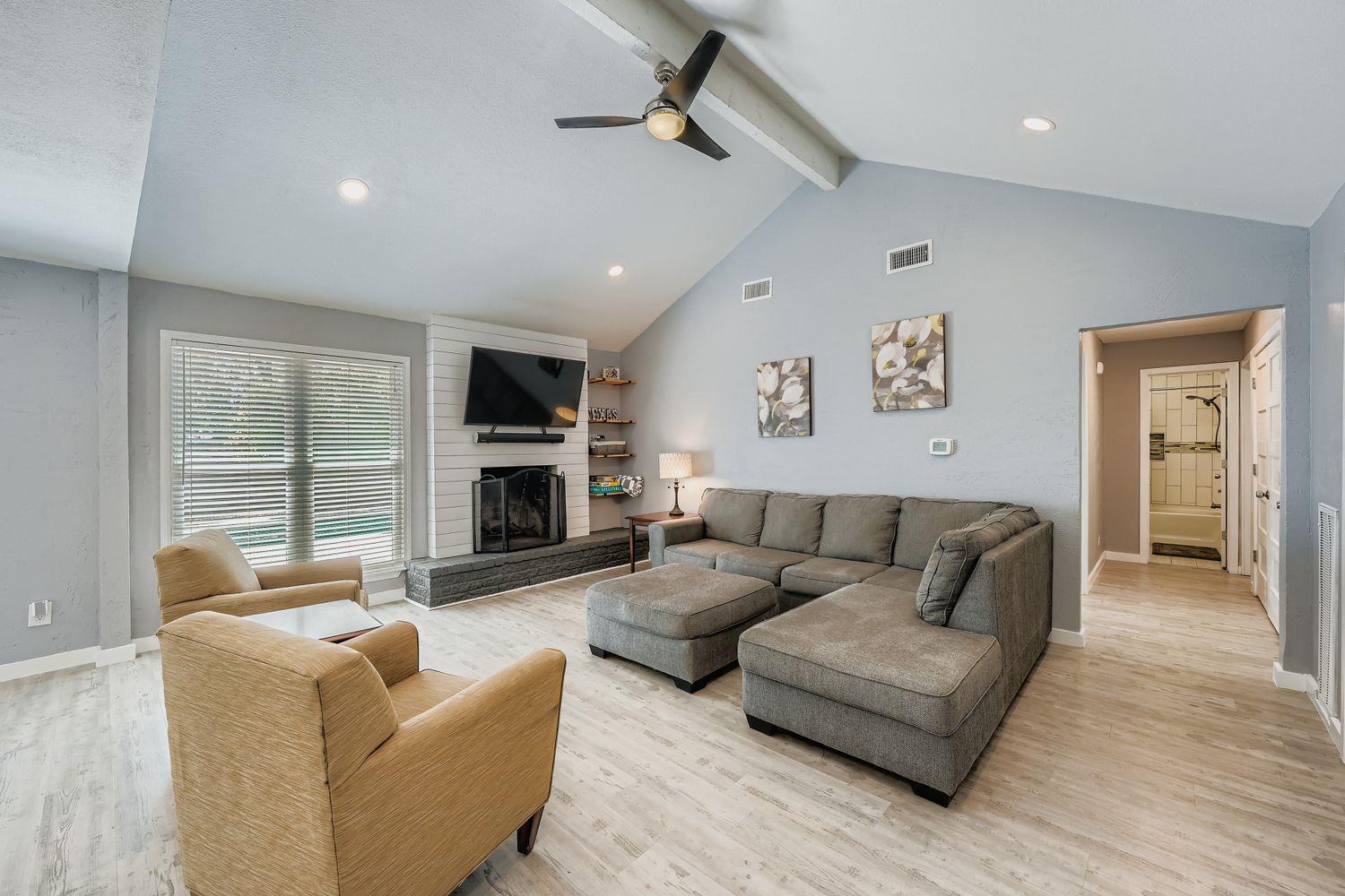 1121 Stoneoak Lane Austin TX 78745