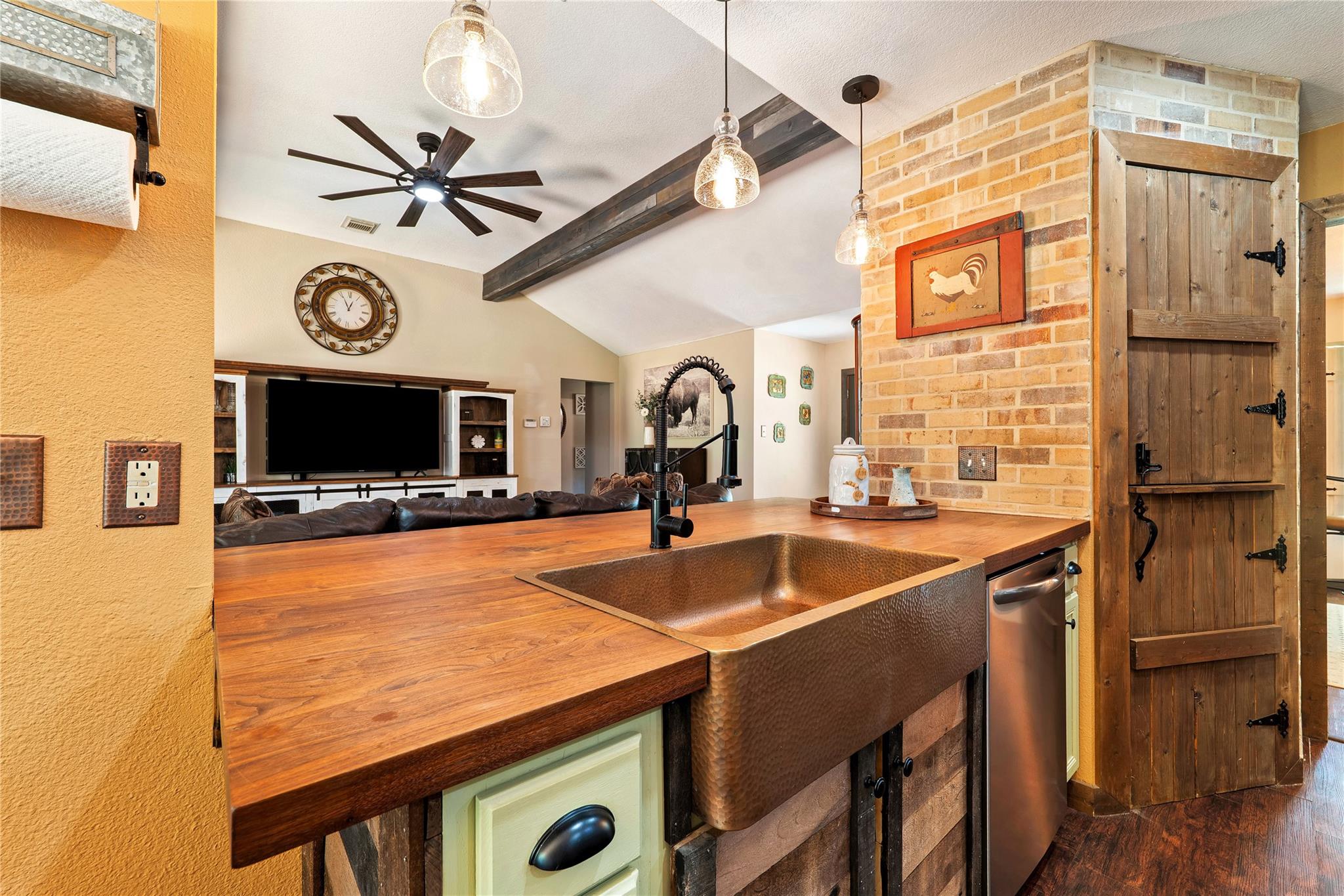 372 Hidden Oaks Drive Elgin TX 78621