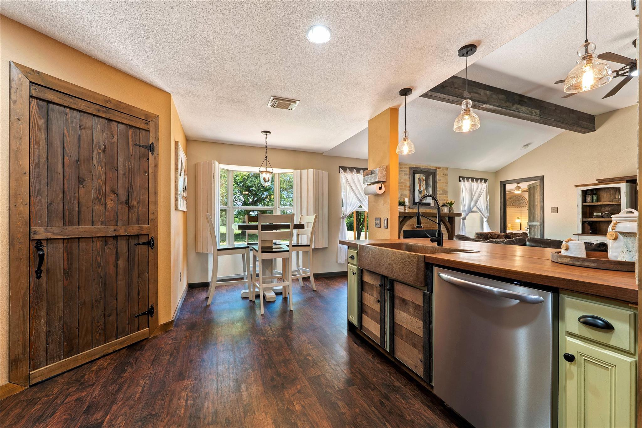 372 Hidden Oaks Drive Elgin TX 78621