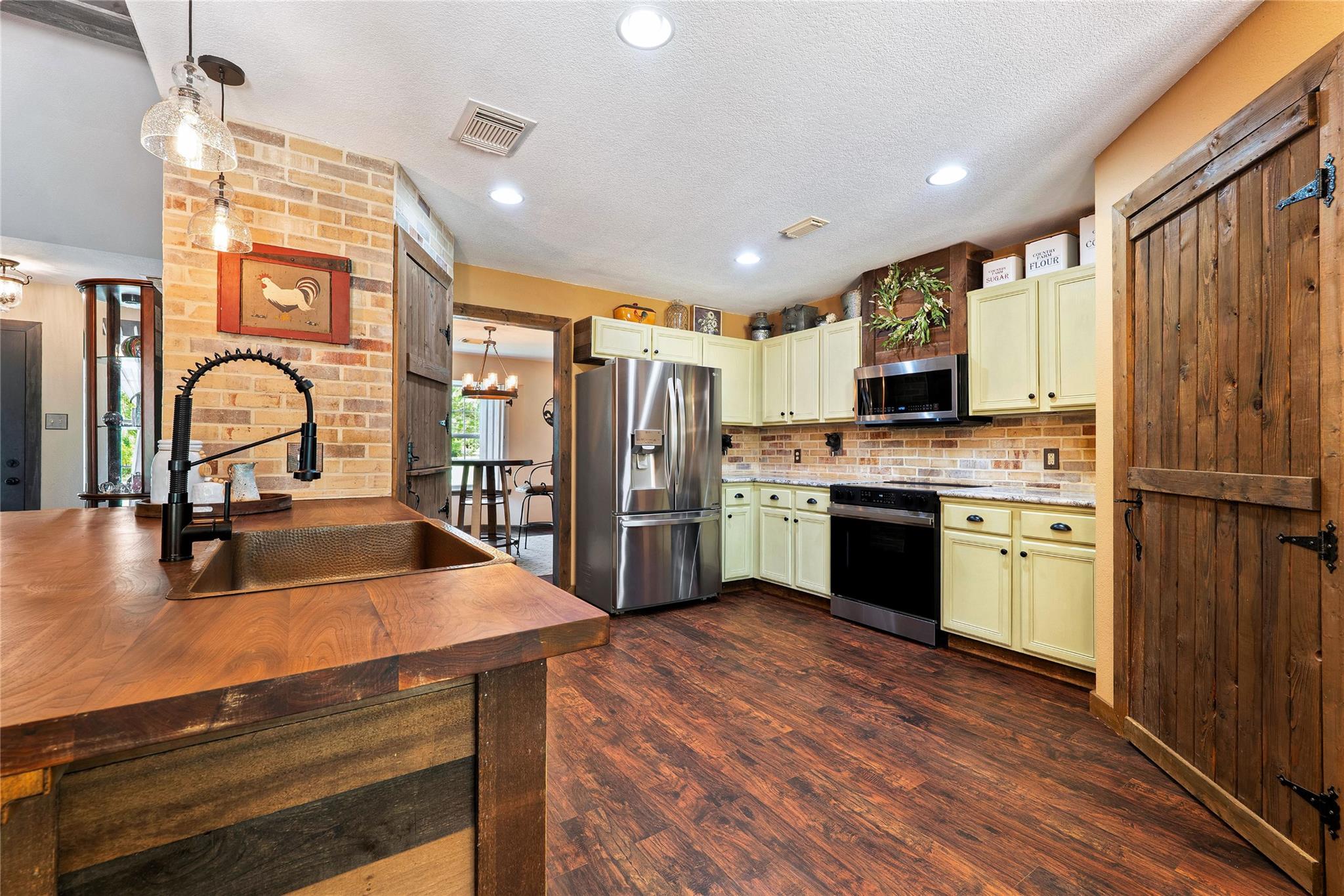 372 Hidden Oaks Drive Elgin TX 78621