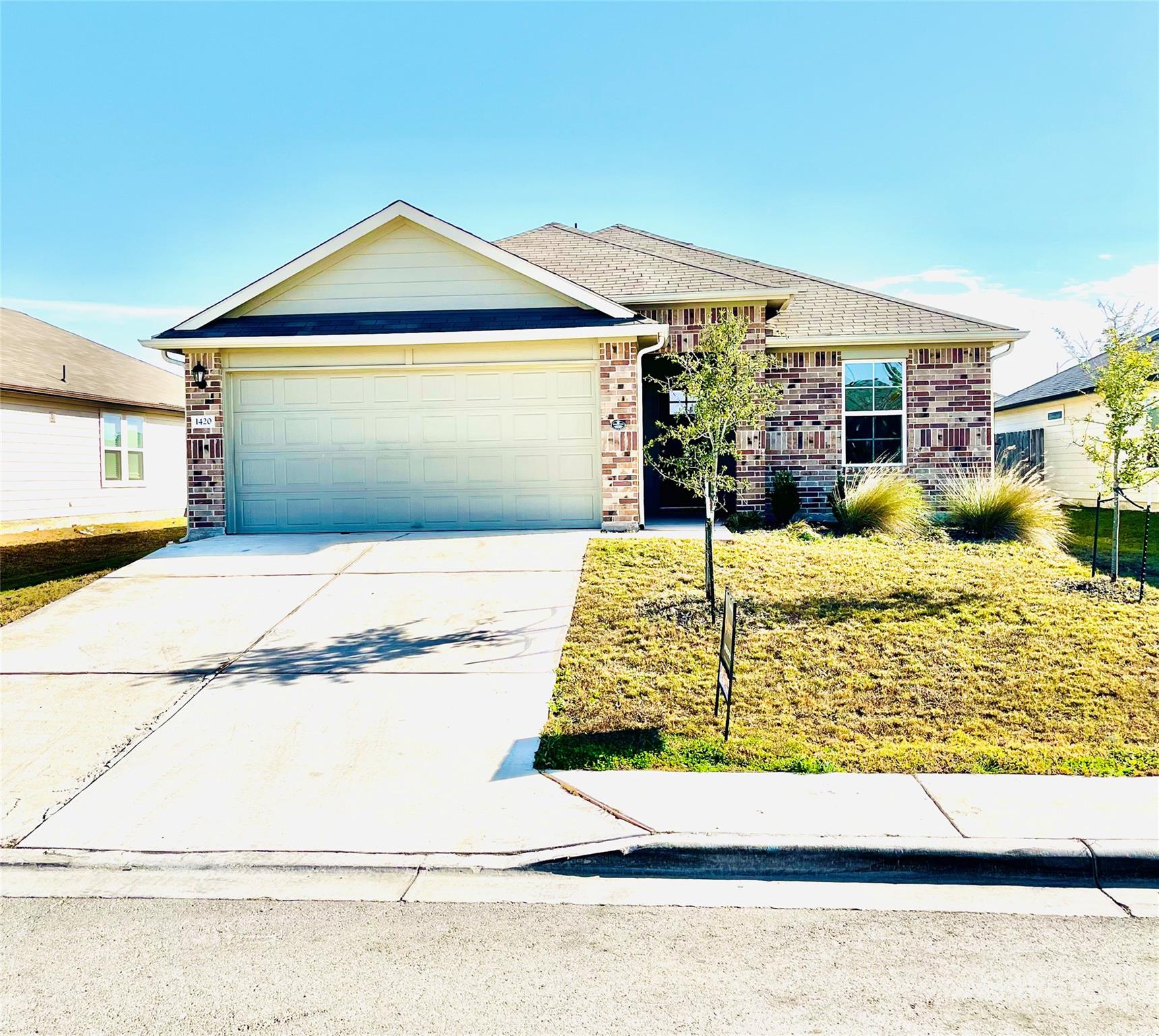 1420 London Way Lockhart TX 78644